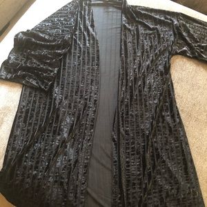 Can be worn as Beach coverup house robe going out